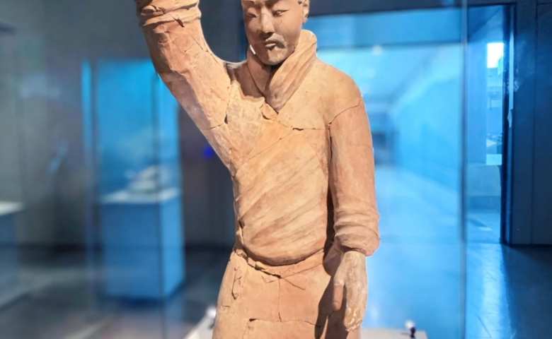 ?秦百戲俑